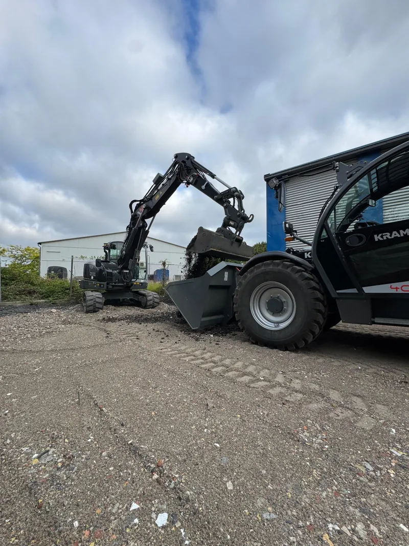 Bagger und Radlader auf der Baustelle