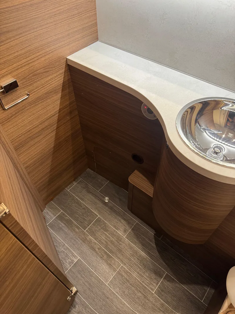 Nachher: Toilette aus dem Wohnwagen ausgebaut